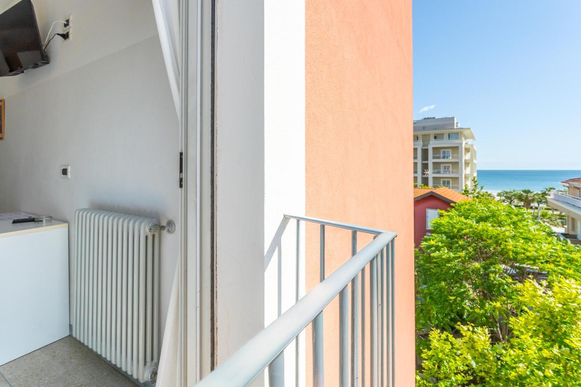 Hotel Selene - Vista Mare Riccione Exterior photo